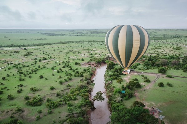 Où faire une expédition en montgolfière au-dessus des plaines du Serengeti, Tanzanie?